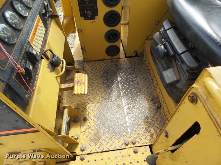 image for item DB5750 1999 Caterpillar D3C XL dozer