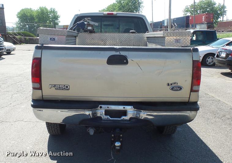 image for item DD9473 2000 Ford F250 Super Duty SuperCab pickup truck