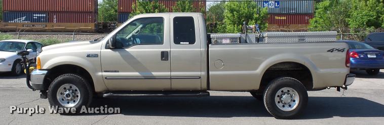 image for item DD9473 2000 Ford F250 Super Duty SuperCab pickup truck