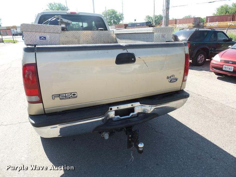 image for item DD9473 2000 Ford F250 Super Duty SuperCab pickup truck