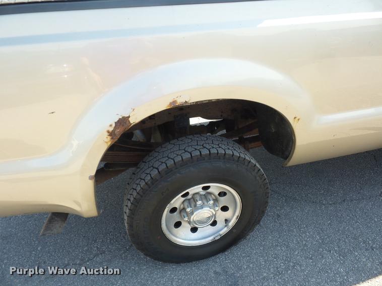 image for item DD9473 2000 Ford F250 Super Duty SuperCab pickup truck