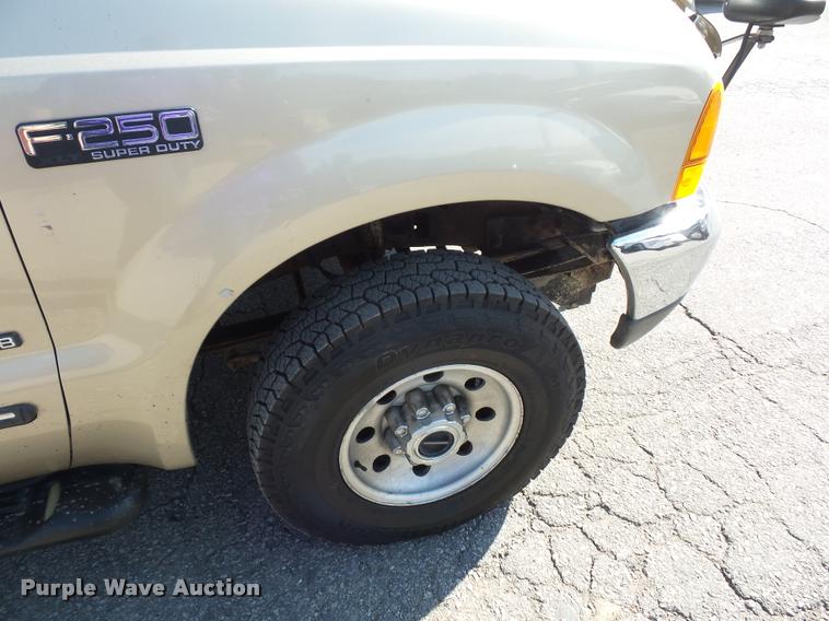 image for item DD9473 2000 Ford F250 Super Duty SuperCab pickup truck