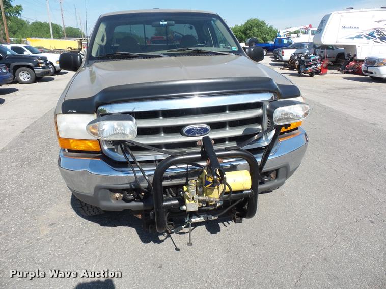 image for item DD9473 2000 Ford F250 Super Duty SuperCab pickup truck