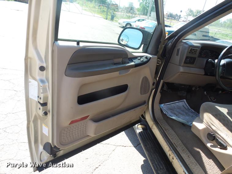 image for item DD9473 2000 Ford F250 Super Duty SuperCab pickup truck