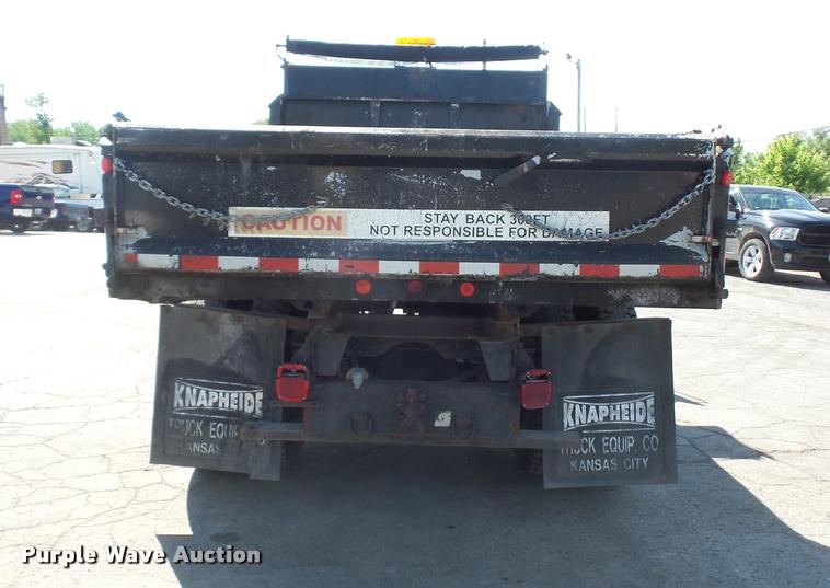 image for item DD9475 2001 GMC C6500 dump truck