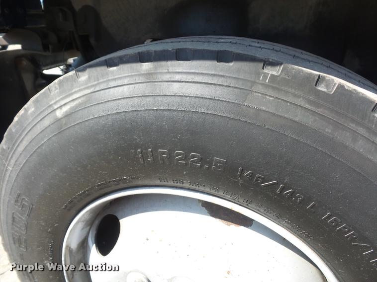 image for item DD9475 2001 GMC C6500 dump truck