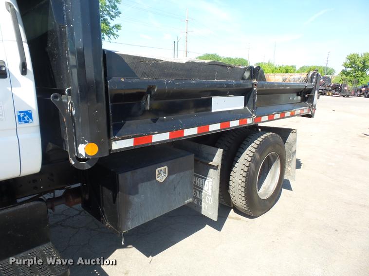 image for item DD9475 2001 GMC C6500 dump truck