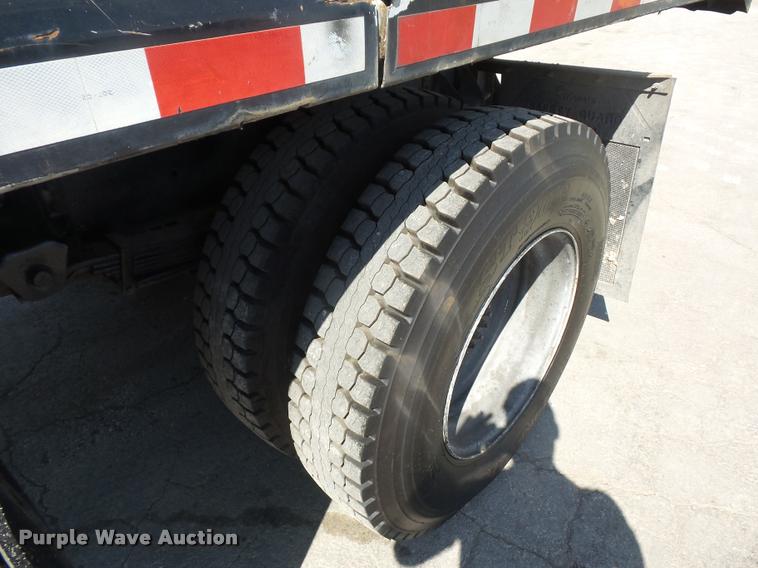 image for item DD9475 2001 GMC C6500 dump truck