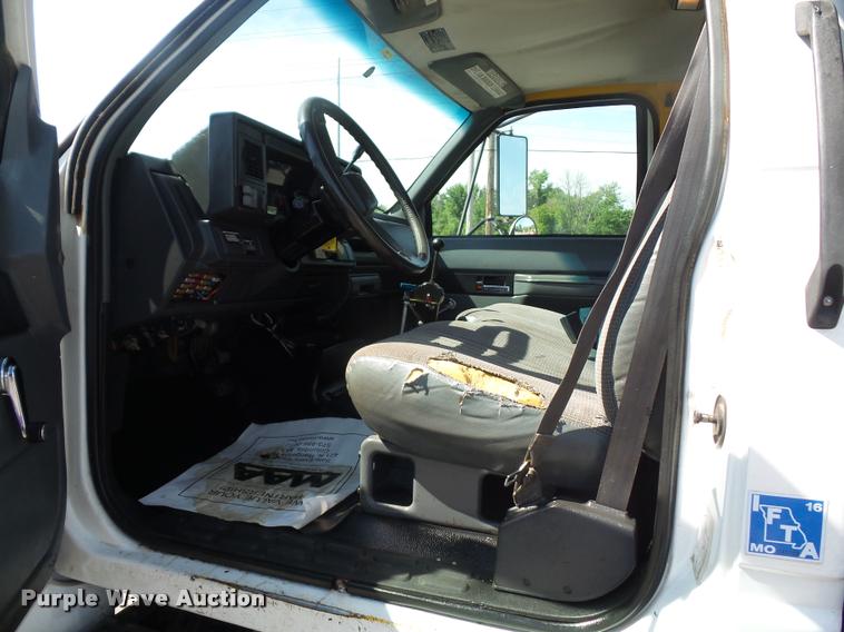 image for item DD9475 2001 GMC C6500 dump truck