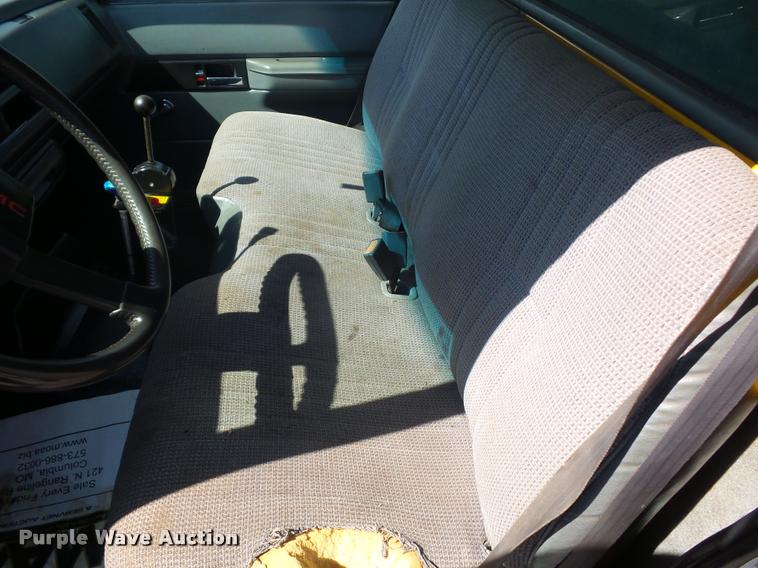 image for item DD9475 2001 GMC C6500 dump truck