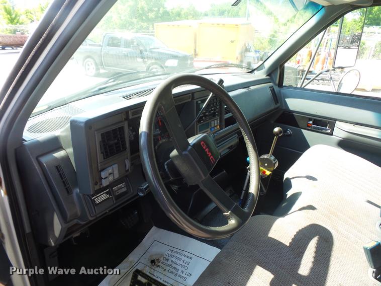 image for item DD9475 2001 GMC C6500 dump truck