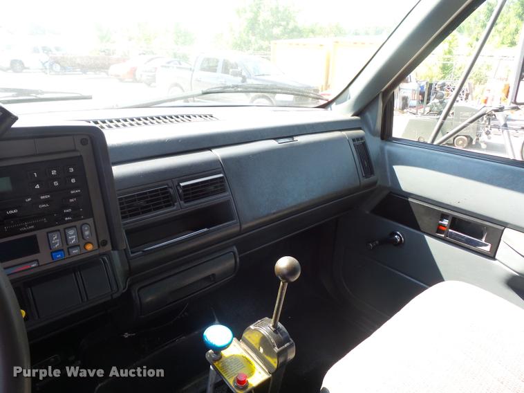 image for item DD9475 2001 GMC C6500 dump truck