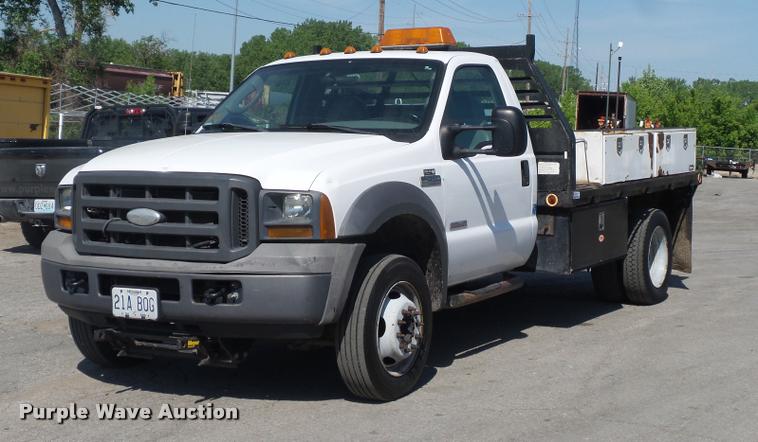 image for item DD9476 2005 Ford F450 Super Duty flatbed truck