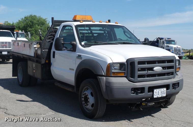 image for item DD9476 2005 Ford F450 Super Duty flatbed truck