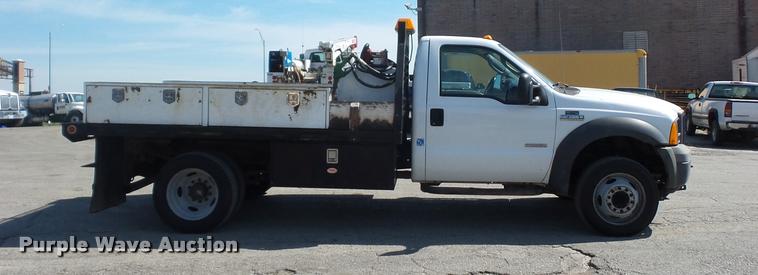 image for item DD9476 2005 Ford F450 Super Duty flatbed truck