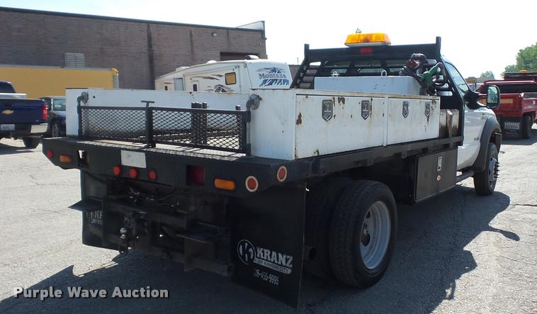 image for item DD9476 2005 Ford F450 Super Duty flatbed truck