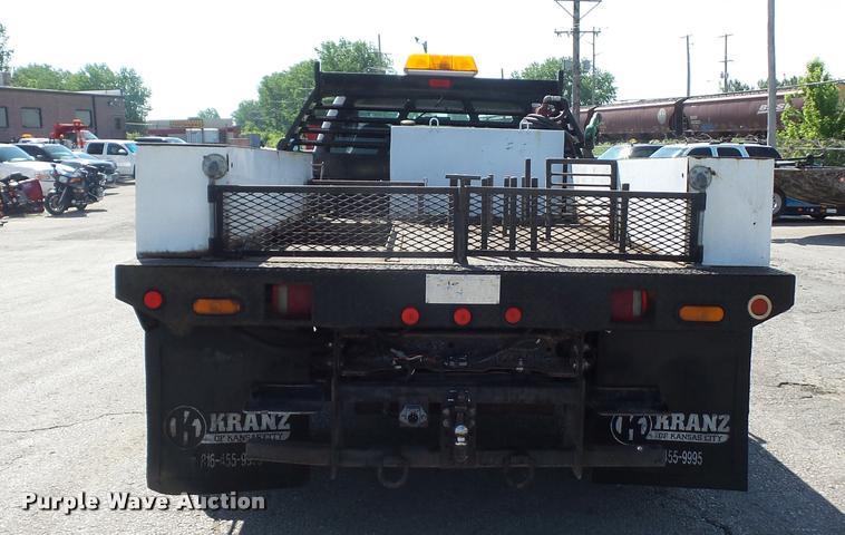 image for item DD9476 2005 Ford F450 Super Duty flatbed truck