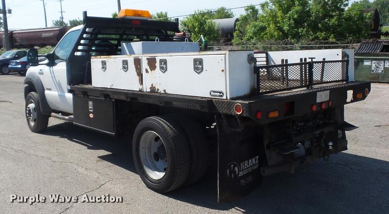 image for item DD9476 2005 Ford F450 Super Duty flatbed truck