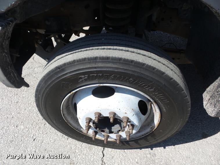 image for item DD9476 2005 Ford F450 Super Duty flatbed truck