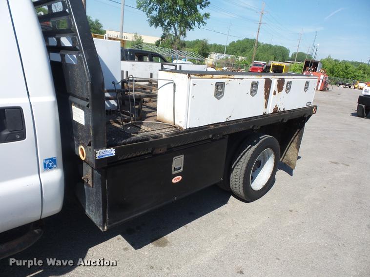 image for item DD9476 2005 Ford F450 Super Duty flatbed truck