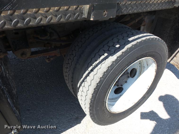 image for item DD9476 2005 Ford F450 Super Duty flatbed truck