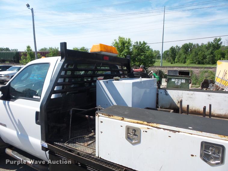 image for item DD9476 2005 Ford F450 Super Duty flatbed truck