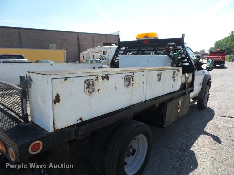image for item DD9476 2005 Ford F450 Super Duty flatbed truck