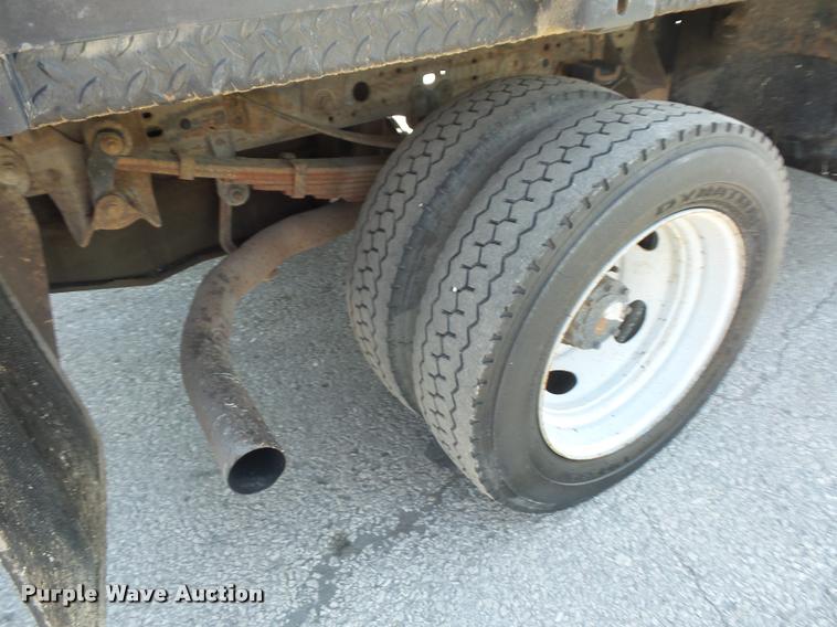 image for item DD9476 2005 Ford F450 Super Duty flatbed truck