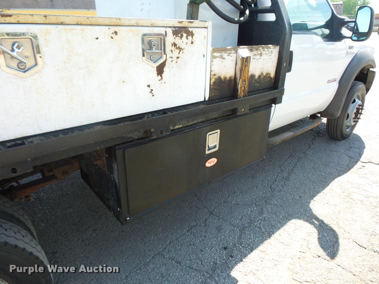 image for item DD9476 2005 Ford F450 Super Duty flatbed truck