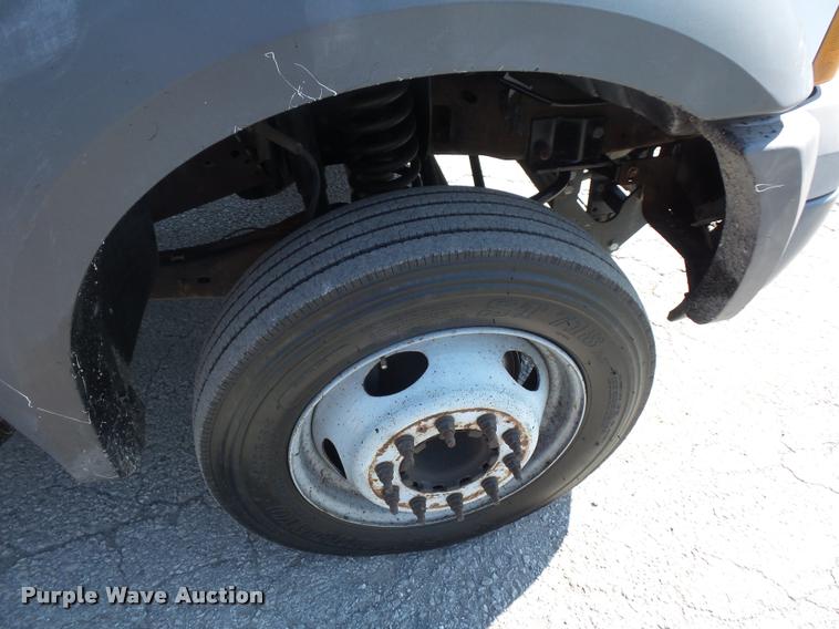 image for item DD9476 2005 Ford F450 Super Duty flatbed truck