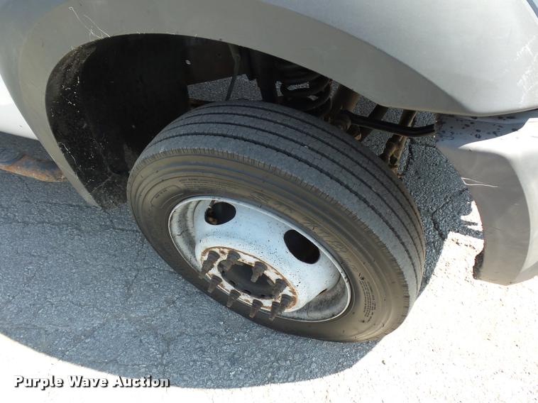 image for item DD9476 2005 Ford F450 Super Duty flatbed truck