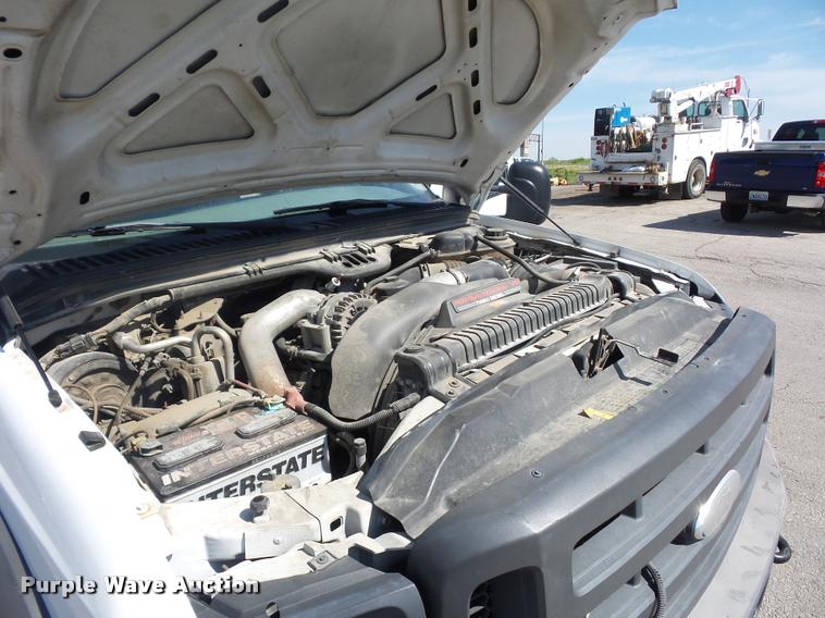 image for item DD9476 2005 Ford F450 Super Duty flatbed truck