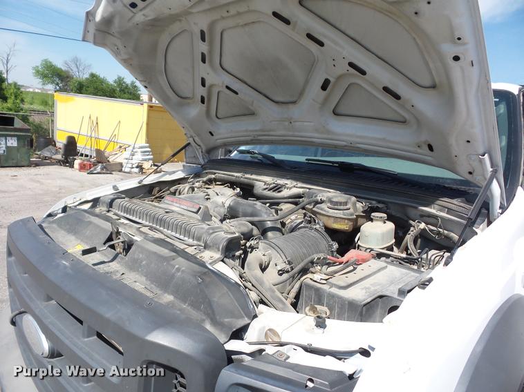 image for item DD9476 2005 Ford F450 Super Duty flatbed truck