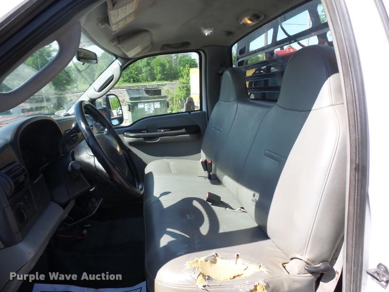 image for item DD9476 2005 Ford F450 Super Duty flatbed truck