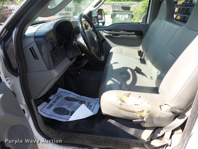 image for item DD9476 2005 Ford F450 Super Duty flatbed truck