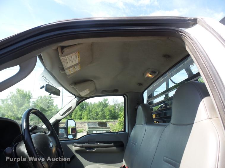 image for item DD9476 2005 Ford F450 Super Duty flatbed truck