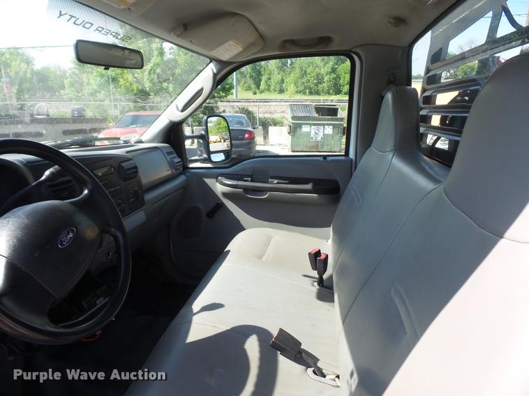 image for item DD9476 2005 Ford F450 Super Duty flatbed truck