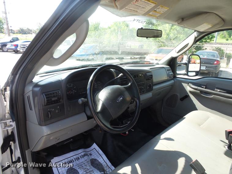 image for item DD9476 2005 Ford F450 Super Duty flatbed truck