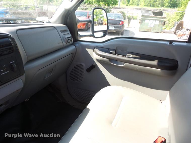 image for item DD9476 2005 Ford F450 Super Duty flatbed truck