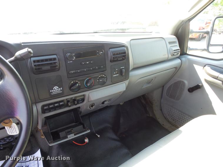 image for item DD9476 2005 Ford F450 Super Duty flatbed truck