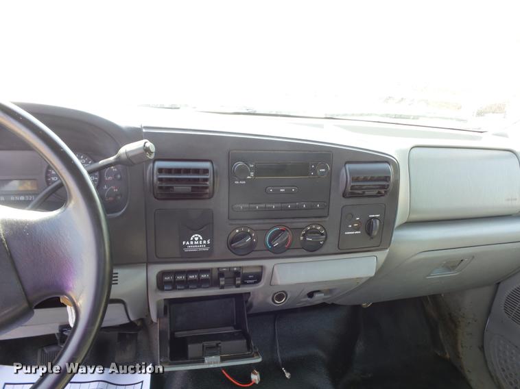 image for item DD9476 2005 Ford F450 Super Duty flatbed truck