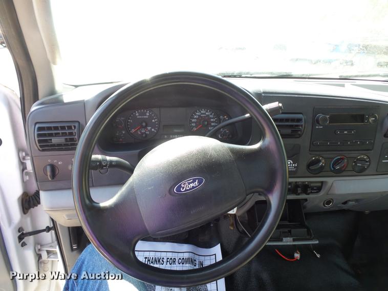 image for item DD9476 2005 Ford F450 Super Duty flatbed truck