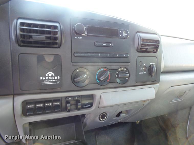 image for item DD9476 2005 Ford F450 Super Duty flatbed truck