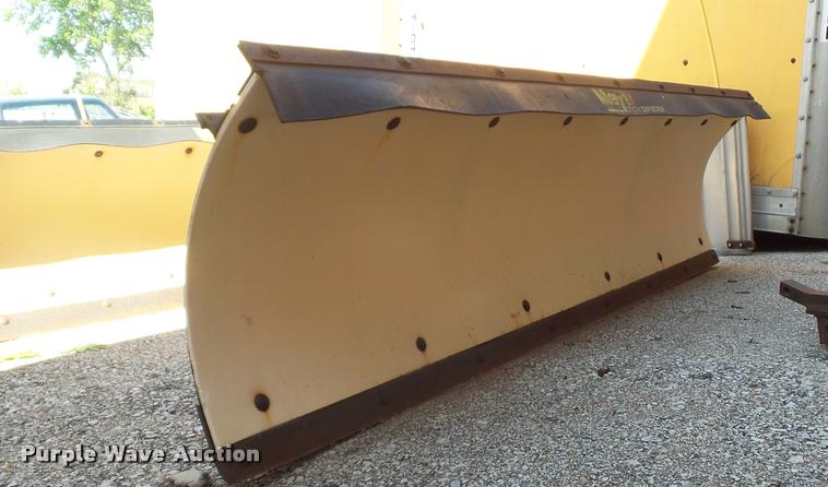 image for item DD9476 2005 Ford F450 Super Duty flatbed truck