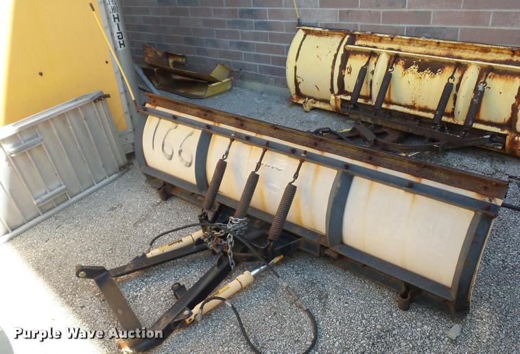 image for item DD9476 2005 Ford F450 Super Duty flatbed truck