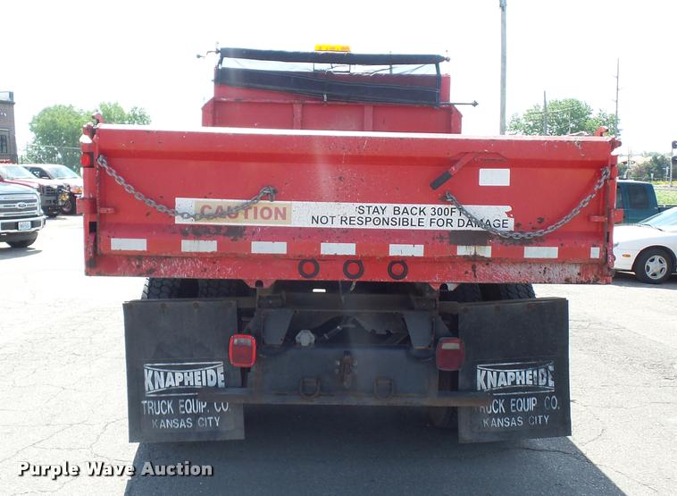 image for item DD9477 2001 GMC C6500 dump truck