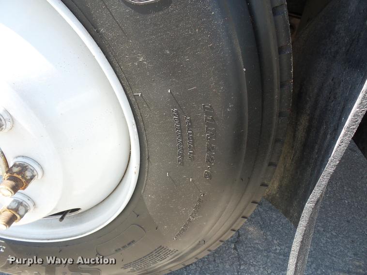 image for item DD9477 2001 GMC C6500 dump truck