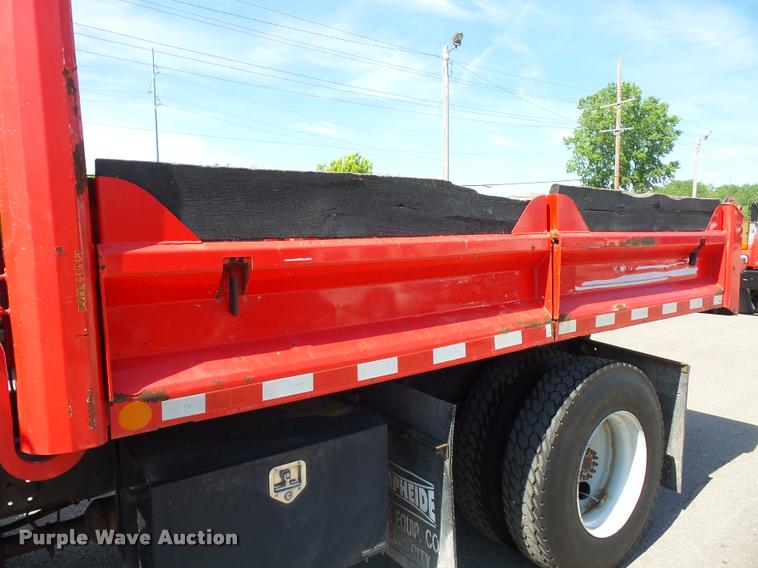 image for item DD9477 2001 GMC C6500 dump truck