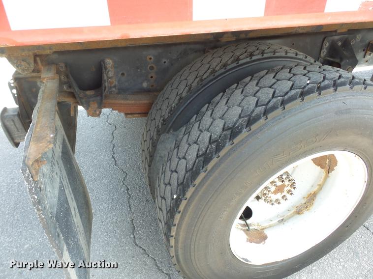 image for item DD9477 2001 GMC C6500 dump truck