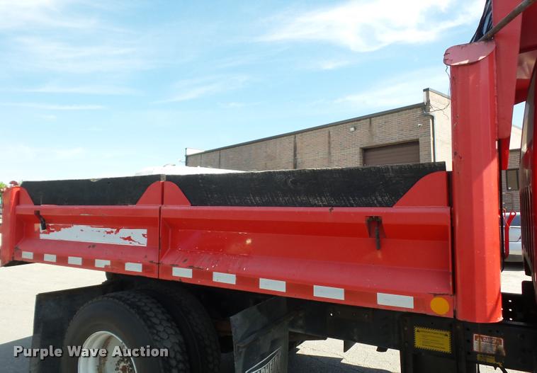 image for item DD9477 2001 GMC C6500 dump truck